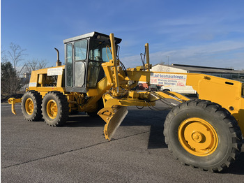 Niveleuse KOMATSU GD530A mit 5-Zahn-Heckaufreisser: photos 3