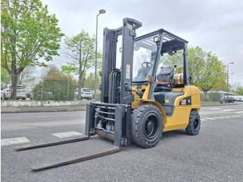 Chariot élévateur à gaz CATERPILLAR GP