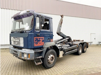 Camion ampliroll MAN 26.364