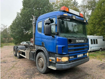 Camion ampliroll SCANIA P124