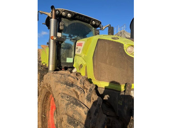 Tracteur agricole CLAAS Axion 830