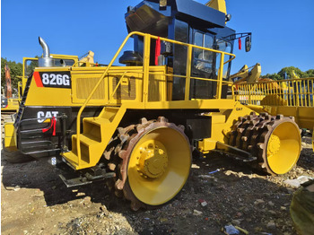 Engins de chantier CATERPILLAR