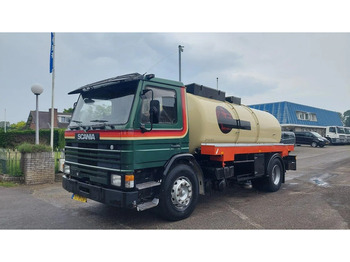 Camion citerne SCANIA P82