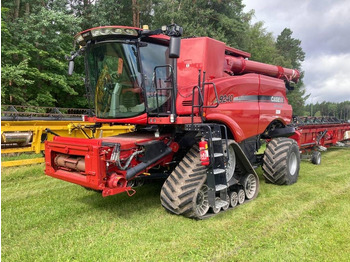 Moissonneuse-batteuse CASE IH