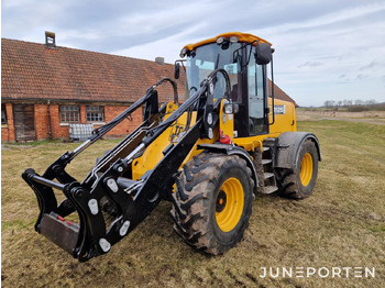 Chargeuse sur pneus JCB