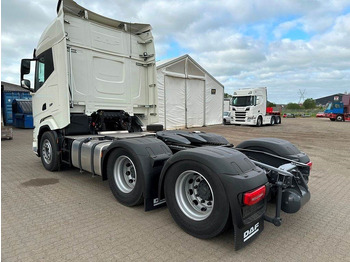 Tracteur routier DAF XF 530 6x2: photos 4