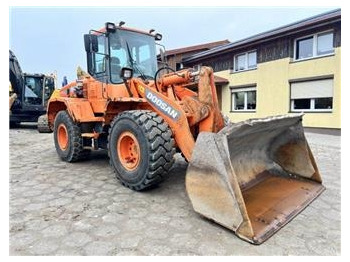 Chargeuse sur pneus DOOSAN DL250