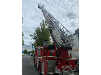 Camion avec nacelle RENAULT Midliner M 180