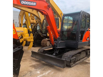 Pelle sur chenille DOOSAN DH55