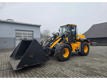 Chargeuse sur pneus JCB