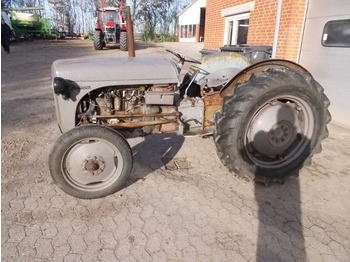 Tracteur agricole MASSEY FERGUSON