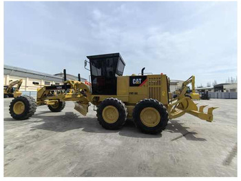 Niveleuse CATERPILLAR 140H