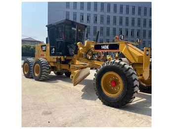 Niveleuse CATERPILLAR 140H