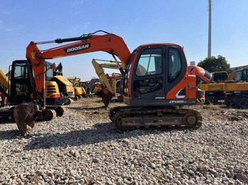 Mini pelle DOOSAN DX80