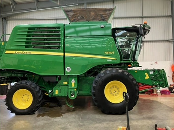 Moissonneuse-batteuse JOHN DEERE T670