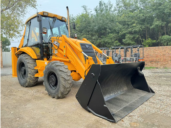 Tractopelle JCB 3CX