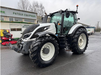 Tracteur agricole VALTRA T214