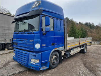 Camion plateau DAF XF 105 410