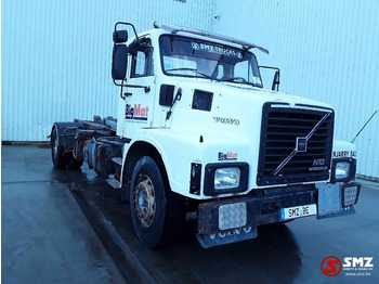 Camion porte-conteneur/ Caisse mobile VOLVO N10