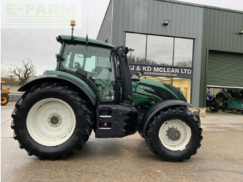 Tracteur agricole VALTRA T214