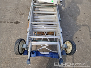 L'équipement de construction Pallet of Ladders: photos 5