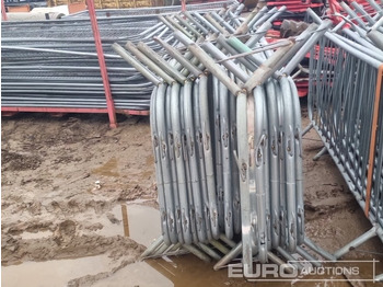 L'équipement de construction Bundle of Metal Safety Barriers (2 of): photos 2