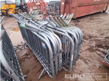 L'équipement de construction Bundle of Metal Safety Barriers (2 of): photos 5