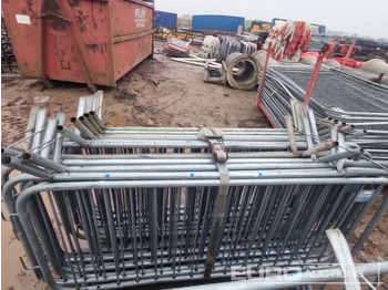 L'équipement de construction Bundle of Metal Safety Barriers (2 of): photos 4