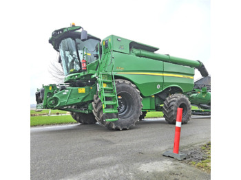 Moissonneuse-batteuse JOHN DEERE S790