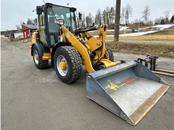 Chargeuse sur pneus CATERPILLAR 906M