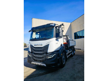 Camion plateau IVECO