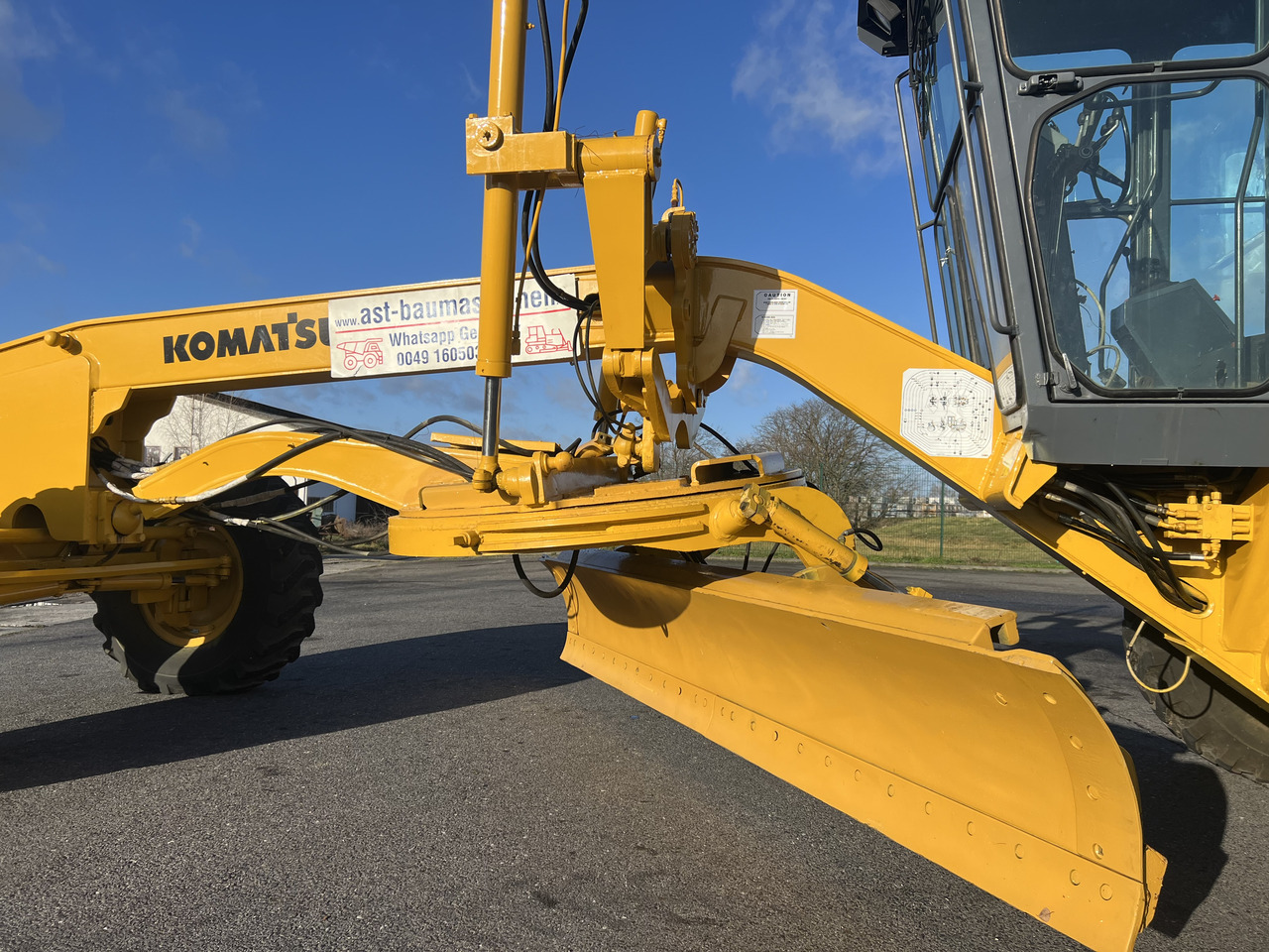 Niveleuse KOMATSU GD530A mit 5-Zahn-Heckaufreisser: photos 8