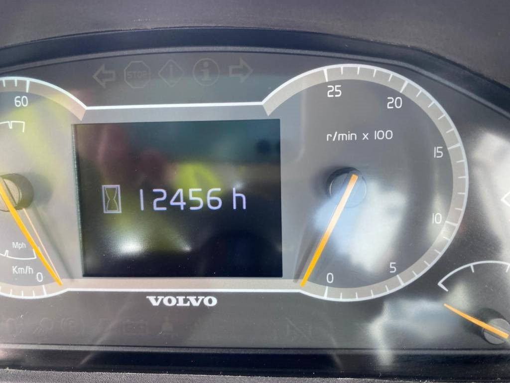 Chargeuse sur pneus Volvo L 260 H (CDC + BSS): photos 13