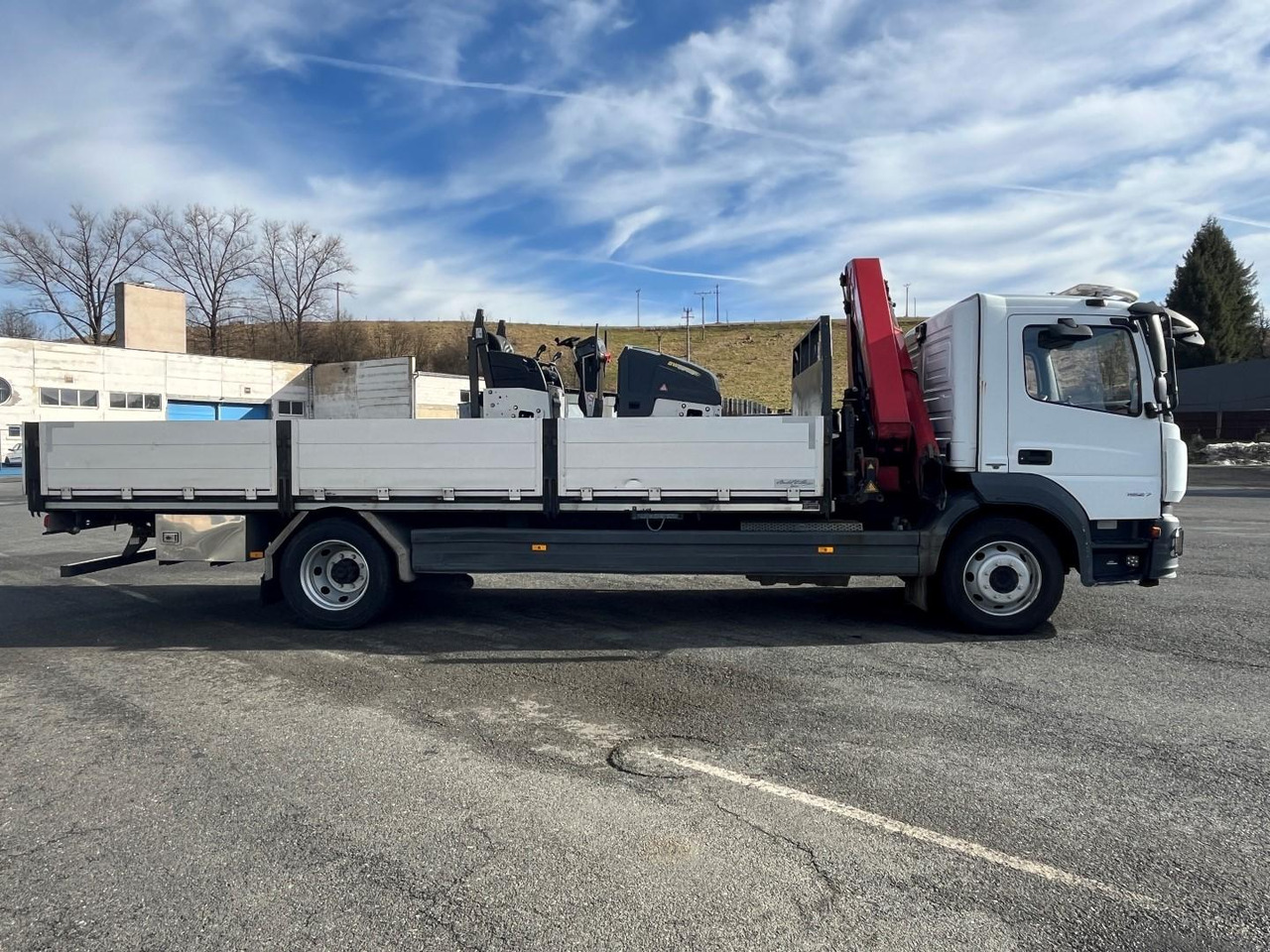 Camion plateau, Camion grue Mercedes truck ATEGO, 1527, Crane HMF 1120 - K5: photos 15 Camion plateau, Camion grue Mercedes truck ATEGO, 1527, Crane HMF 1120 - K5: photos 15