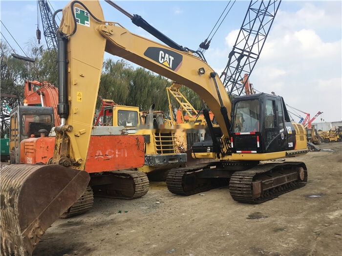 Pelle sur chenille Caterpillar 320D2: photos 1