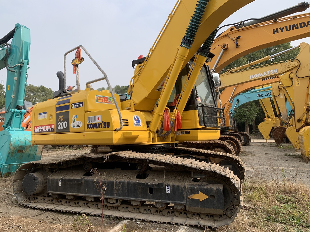 Pelle sur chenille komatsu PC200-8N1: photos 8