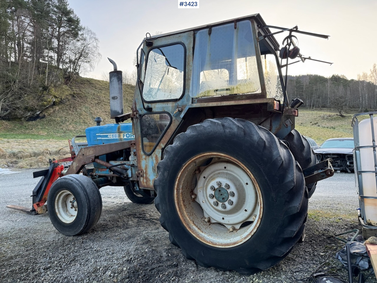 Tracteur agricole 1981 Ford 4600 w/front loader, bucket and pallet fork.: photos 6