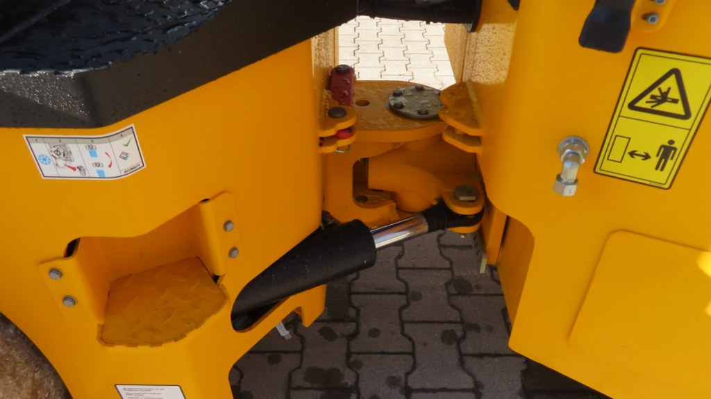 Rouleau compresseur JCB CT430-140: photos 13