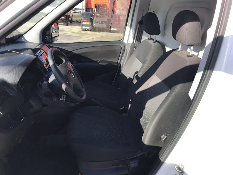 Fourgon utilitaire Opel Combo 1.6 CDTI: photos 14