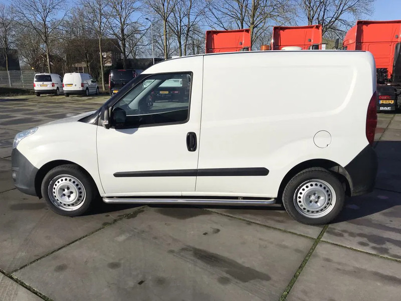 Fourgon utilitaire Opel Combo 1.6 CDTI: photos 7