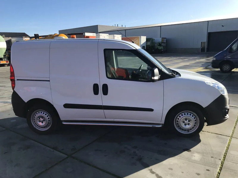 Fourgon utilitaire Opel Combo 1.6 CDTI: photos 6