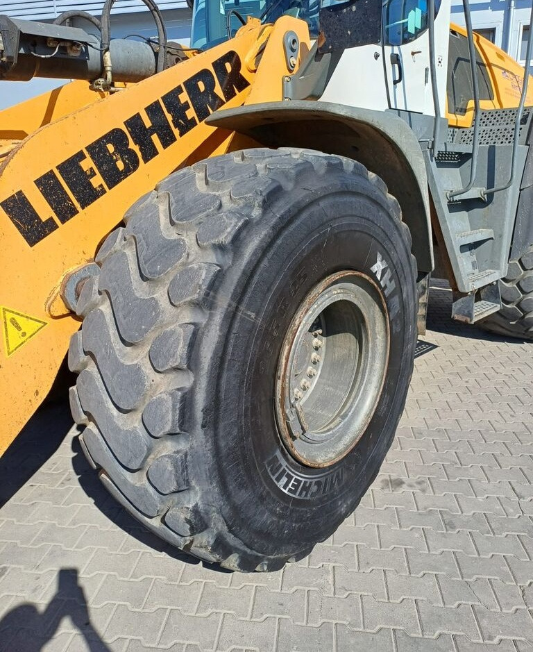 Chargeuse sur pneus Liebherr L 566: photos 10