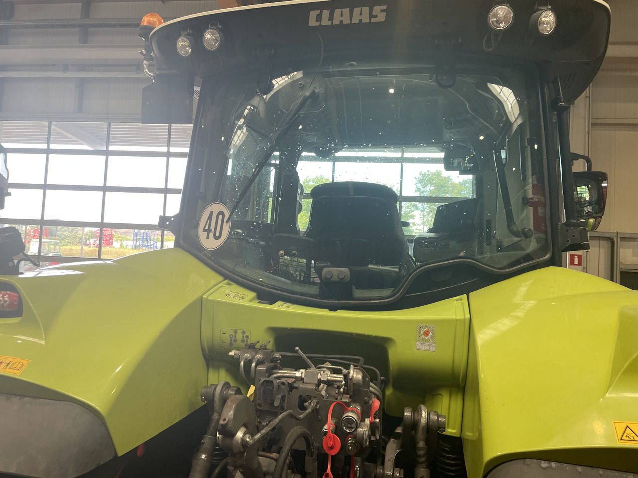 Tracteur agricole Claas Arion 650: photos 6