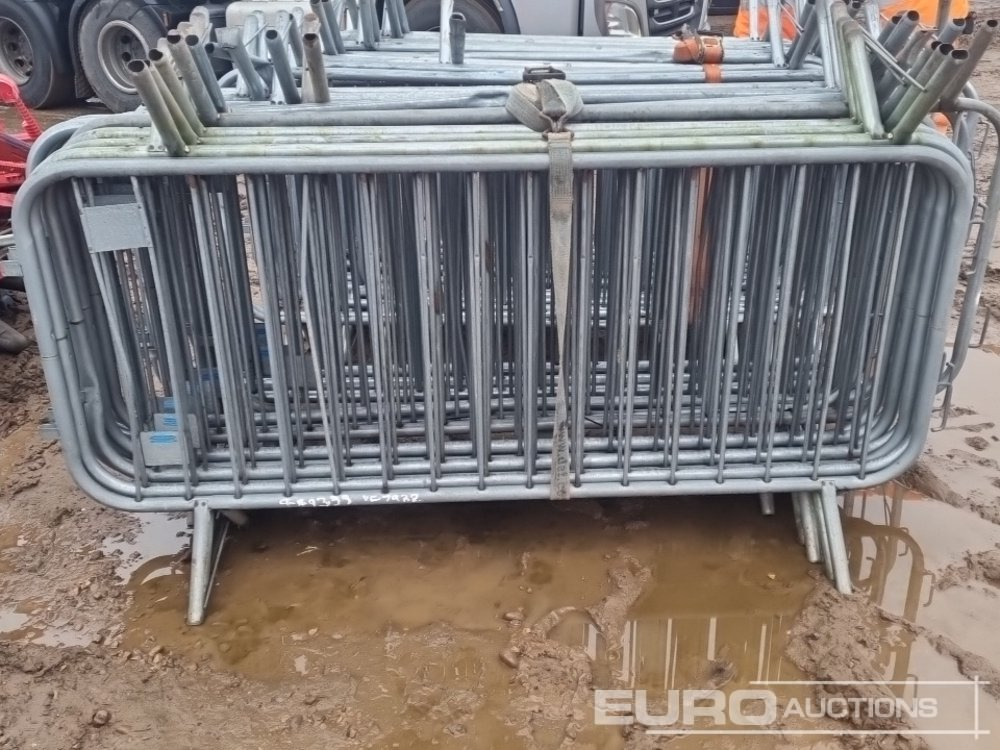 L'équipement de construction Bundle of Metal Safety Barriers (2 of): photos 8