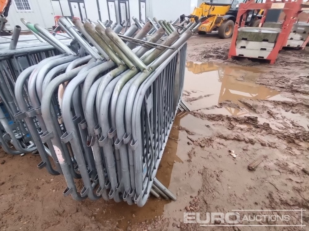 L'équipement de construction Bundle of Metal Safety Barriers (2 of): photos 7